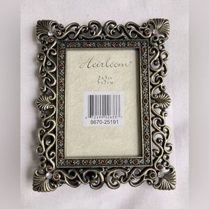 HEIRLOOM Scroll and Mini Faux Gem Detail
Photo Frame